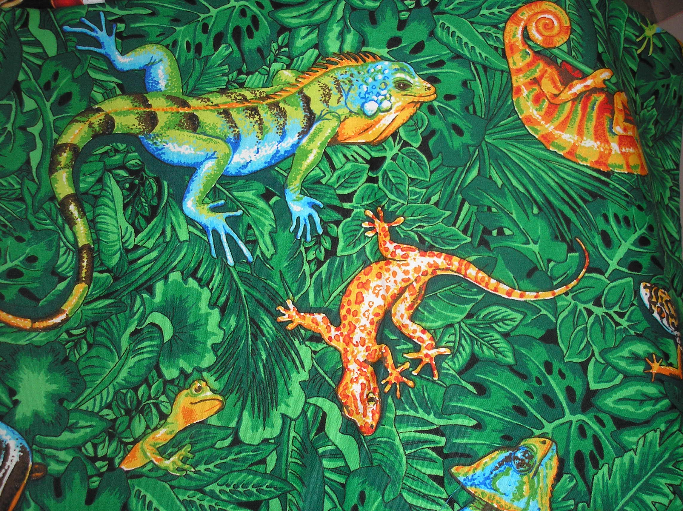 lizards on green